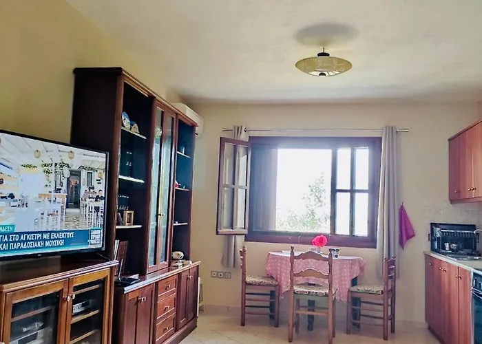 Ioanna's Sweet & Cozy With Garden View 모넴바시아