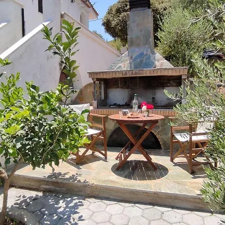 Ioanna's Sweet & Cozy With Garden View Appartamento *
